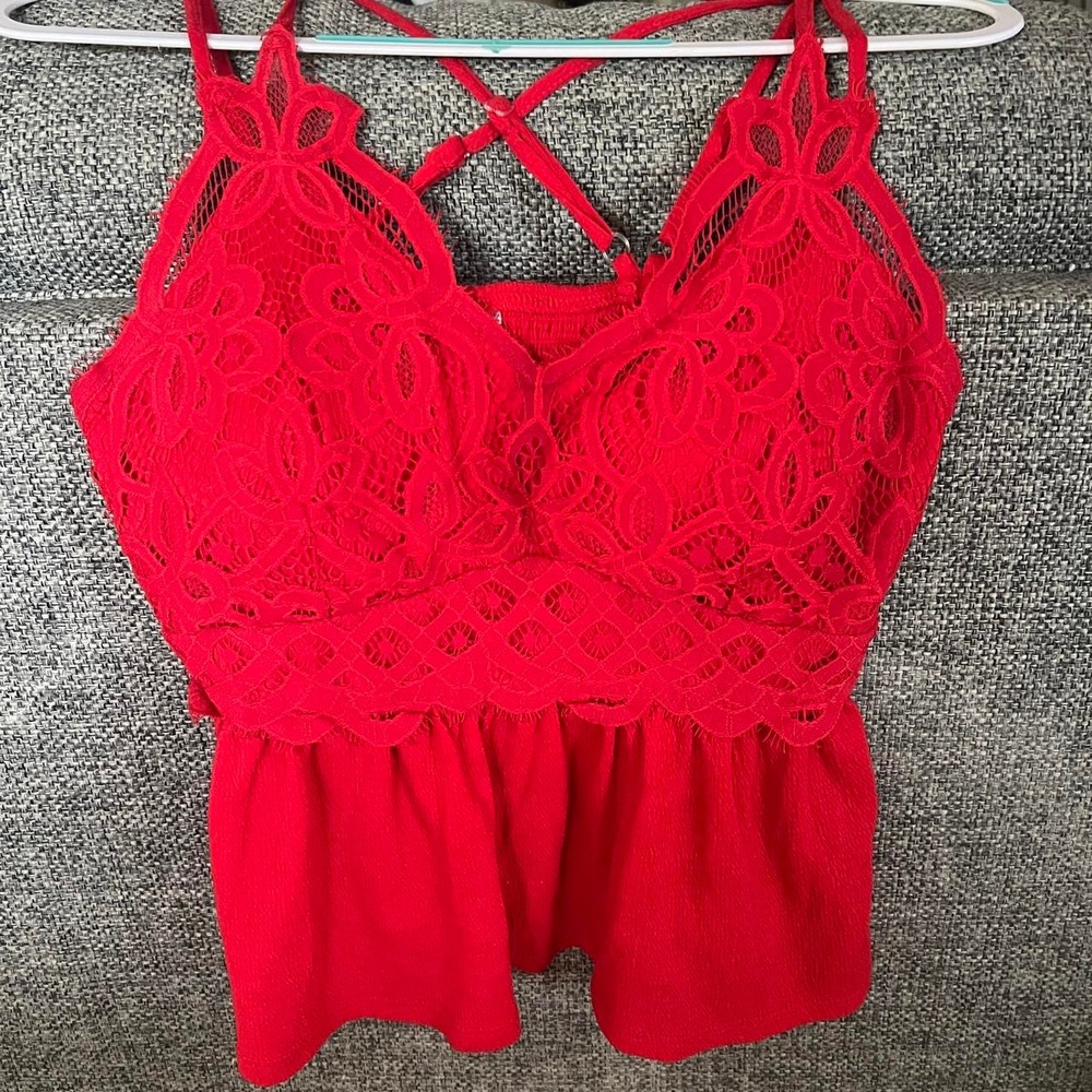 Red lace crop top with floral design, size M